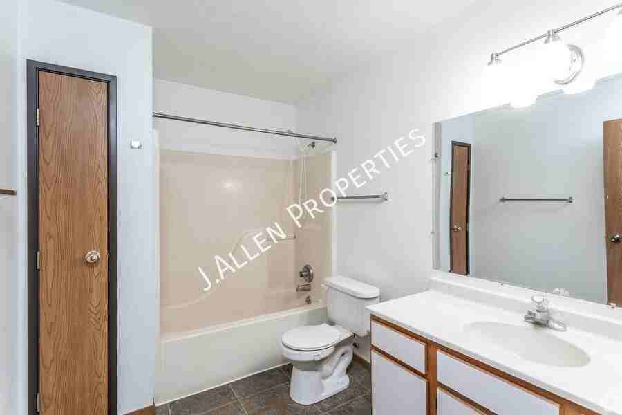 901 Syracuse Ave Bldg D #46 - Photo 6 of 8