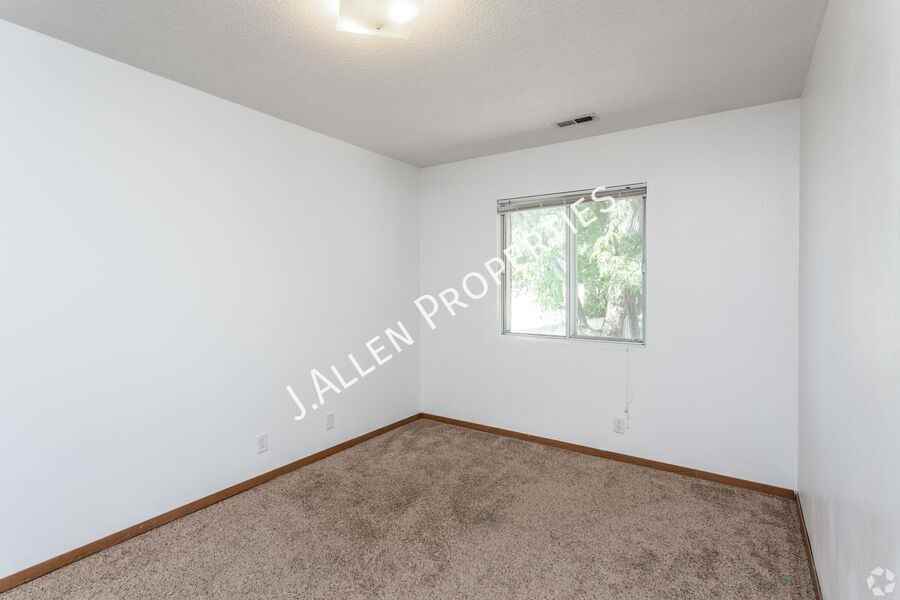 901 Syracuse Ave Bldg D #46 - Photo 7 of 8