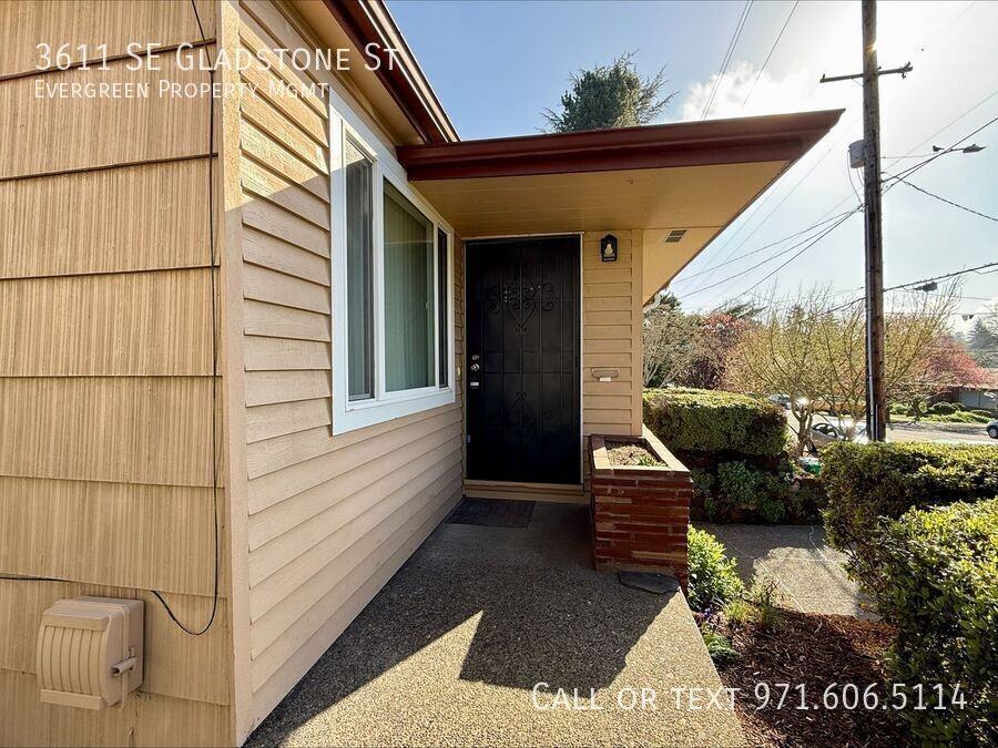 3611 Se Gladstone St - Photo 3 of 46