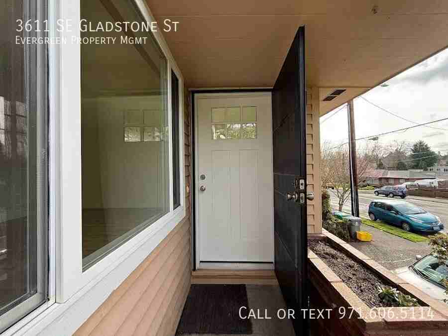 3611 Se Gladstone St - Photo 4 of 46