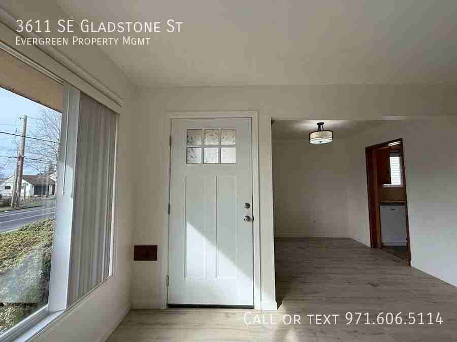 3611 Se Gladstone St - Photo 5 of 46
