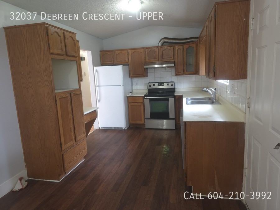 32037 Debreen Cres - Photo 2 of 11