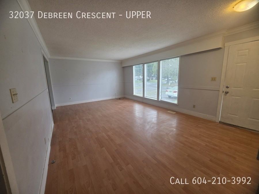 32037 Debreen Cres - Photo 4 of 11