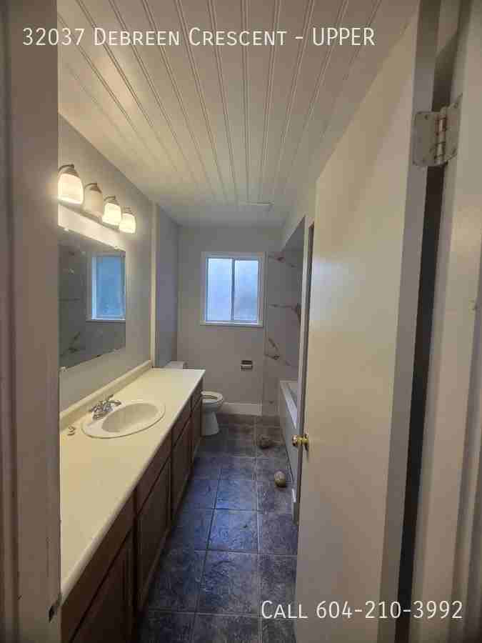 32037 Debreen Cres - Photo 6 of 11