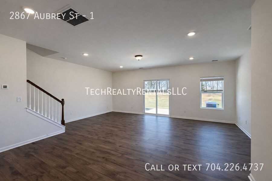 2867 Aubrey St #1 - Photo 3 of 20