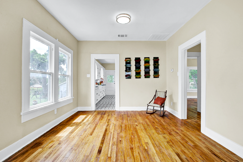 1719 Mckinley Ave - Photo 4 of 14