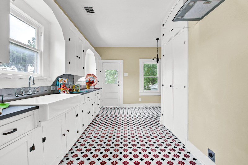 1719 Mckinley Ave - Photo 5 of 14