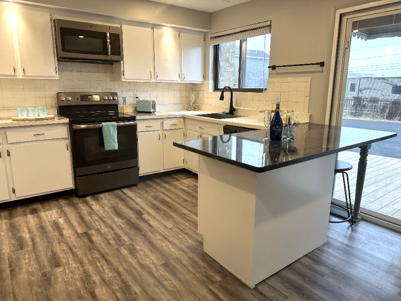 275 N End Blvd #10 - Photo 4 of 17