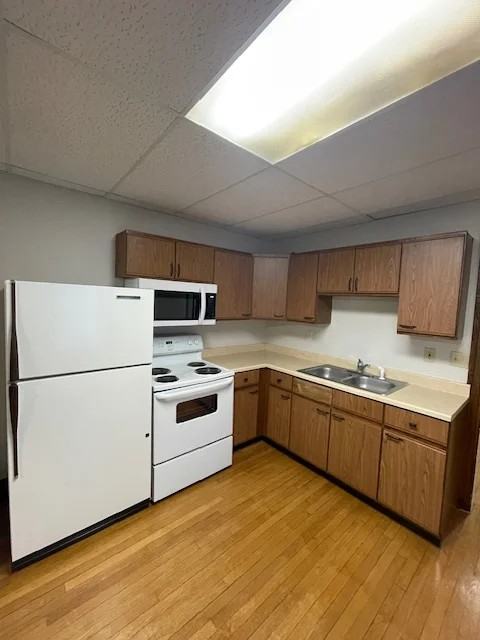 1110 College St N #3 - Photo 3 of 9