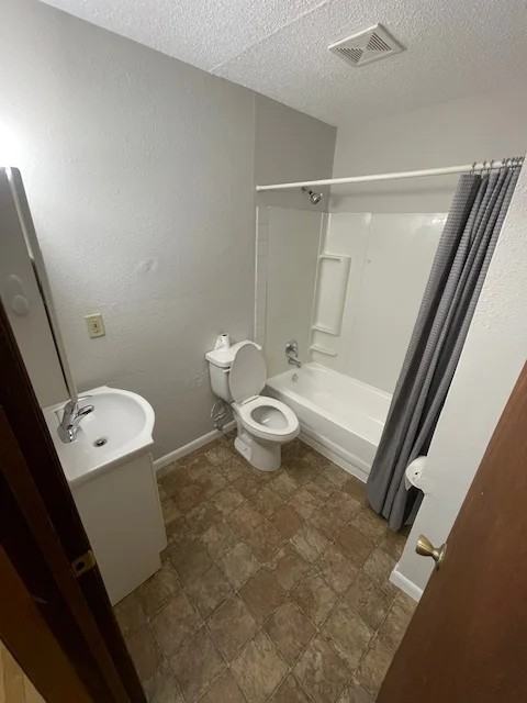 1110 College St N #3 - Photo 5 of 9