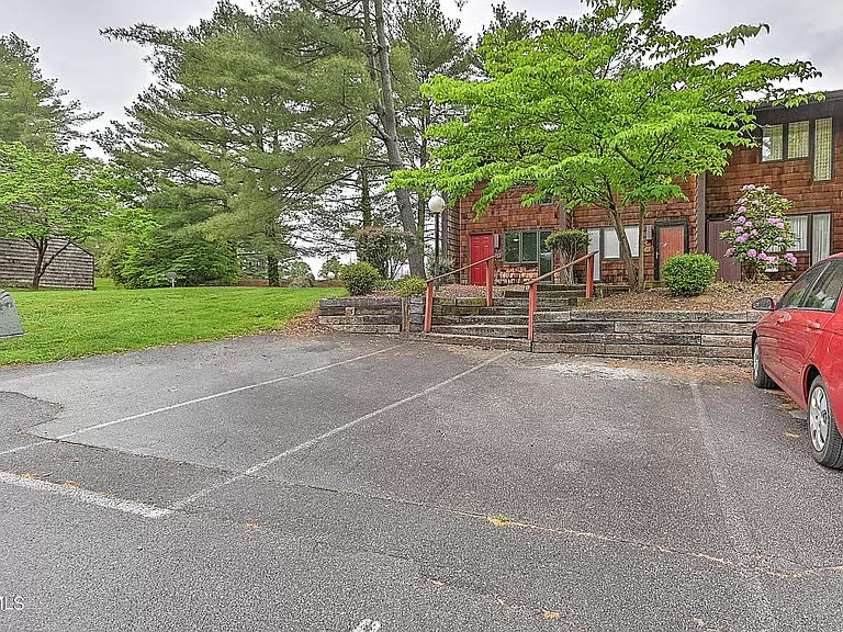 115 Beechnut St #G9 - Photo 2 of 16