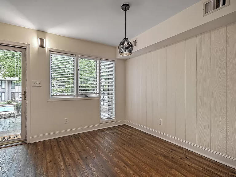 115 Beechnut St #G9 - Photo 4 of 16