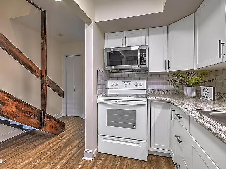 115 Beechnut St #G9 - Photo 5 of 16