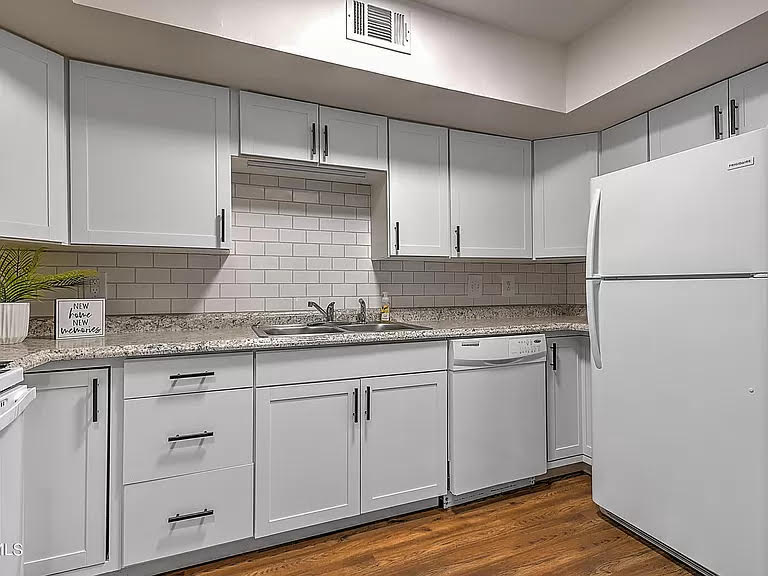 115 Beechnut St #G9 - Photo 7 of 16