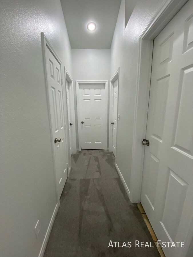 181 Laguna Hills Ct - Photo 4 of 29