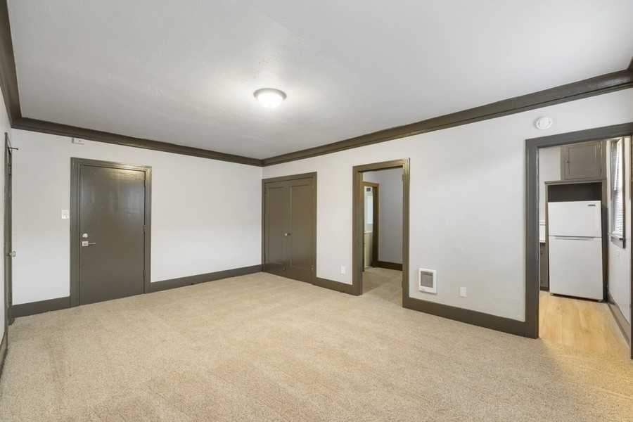 16 N Broadway #32 - Photo 4 of 15