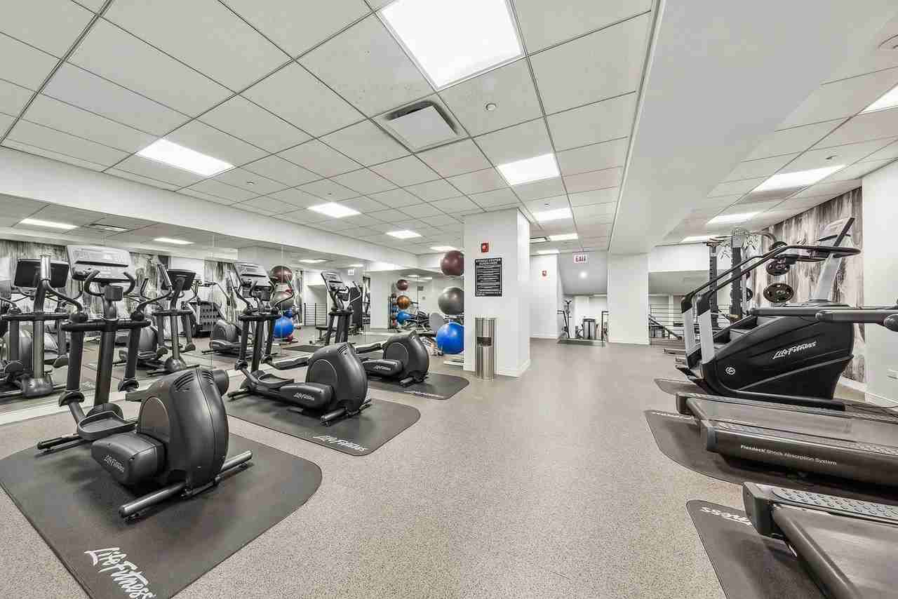 158 E Chestnut St - Photo 6 of 9