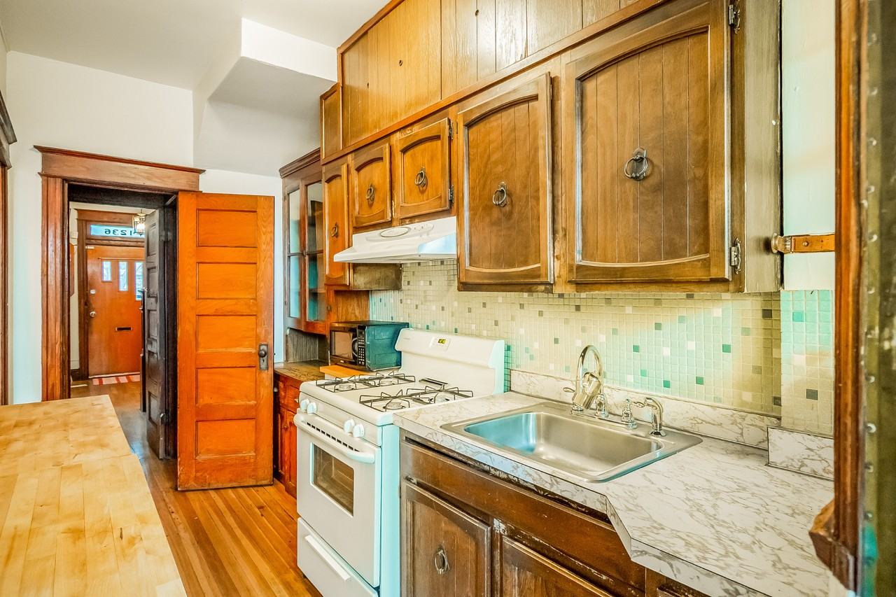 1236 Oates St Ne - Photo 5 of 28