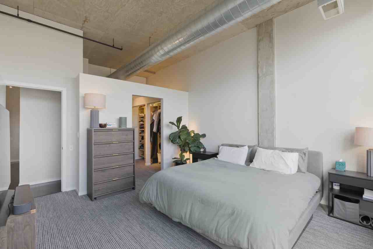 900 N Kingsbury St #1166 - Photo 3 of 9