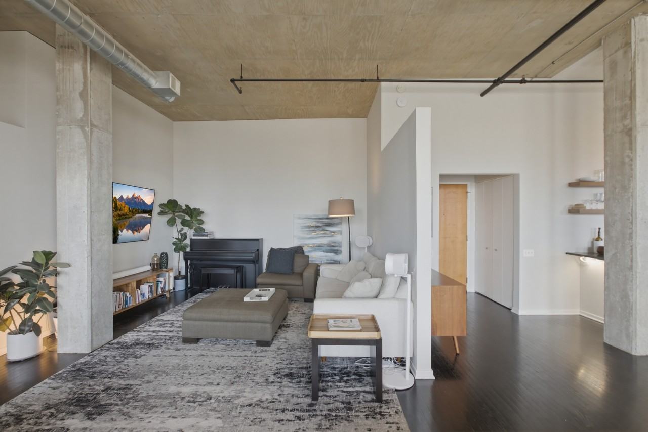 900 N Kingsbury St #1166 - Photo 7 of 9
