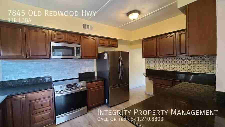 7845 Old Redwood Hwy - Photo 5 of 24