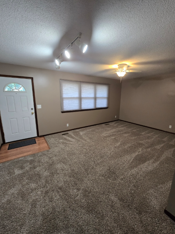 1123 Starview Ln - Photo 2 of 12