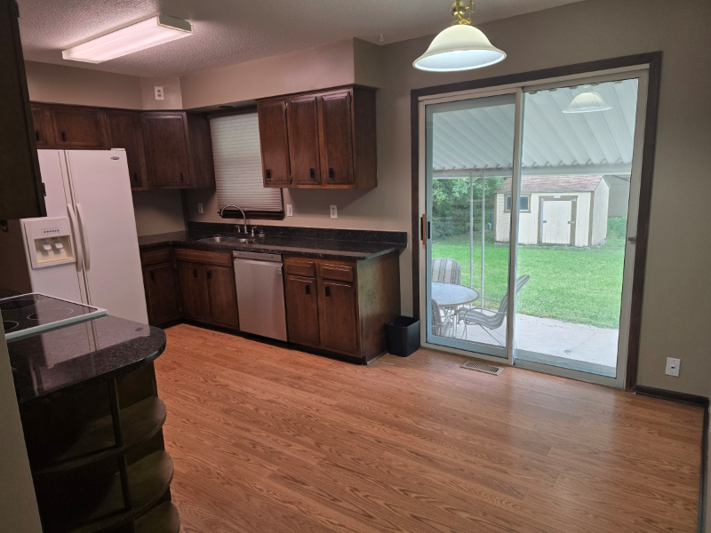 1123 Starview Ln - Photo 3 of 12