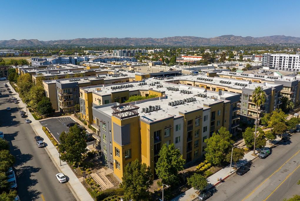 Reveal - Photo 6 of 40