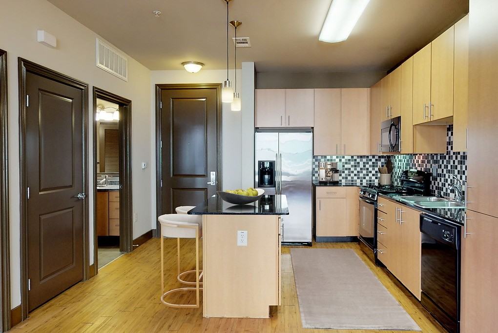 Reveal - Photo 7 of 40