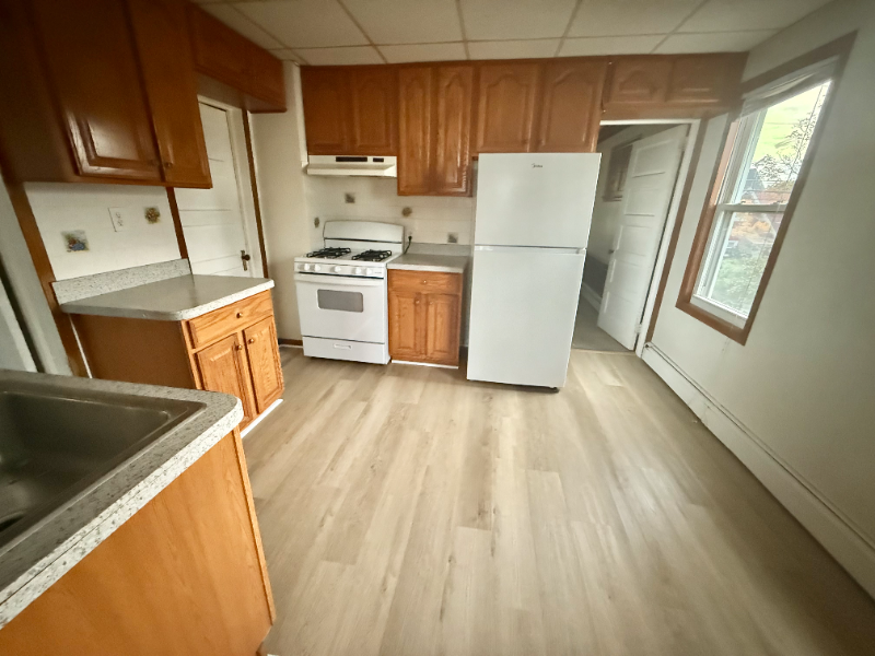 32 Althea St - Photo 6 of 9