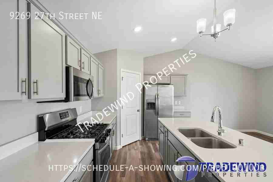 9269 27th St Ne - Photo 3 of 31