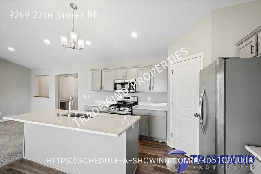 9269 27th St Ne - Photo 4 of 31