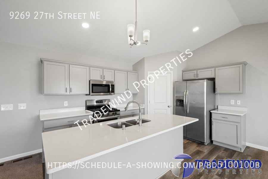 9269 27th St Ne - Photo 5 of 31