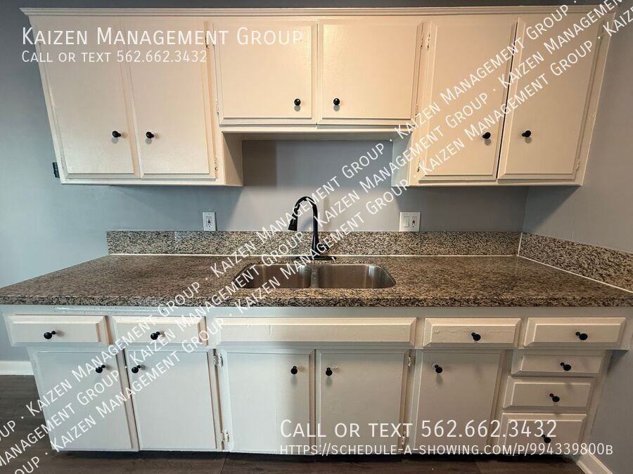 1862 Pine Ave #1862-3 - Photo 5 of 11