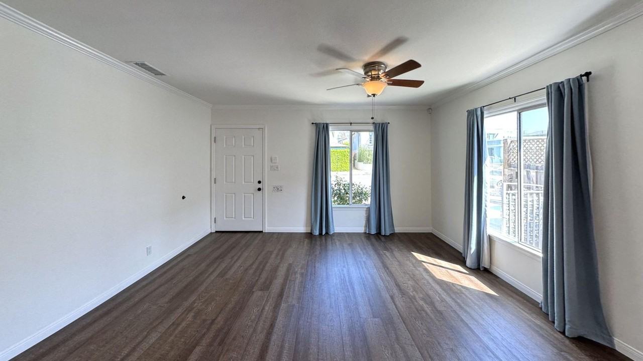 3125 Stanford Ave - Photo 6 of 23