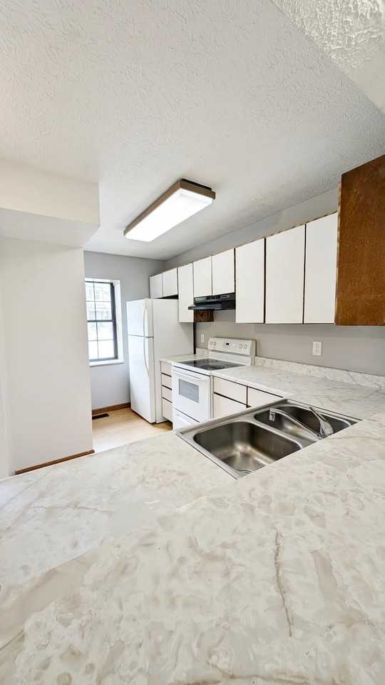 577 E Graham Pl - Photo 6 of 18