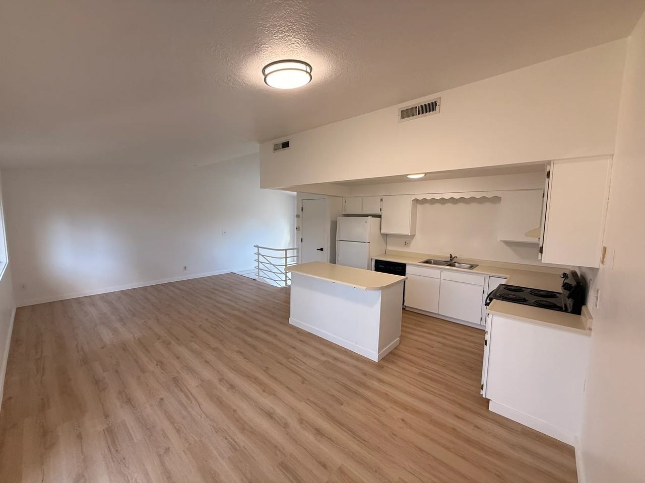 921 E Spruce Ave - Photo 4 of 13