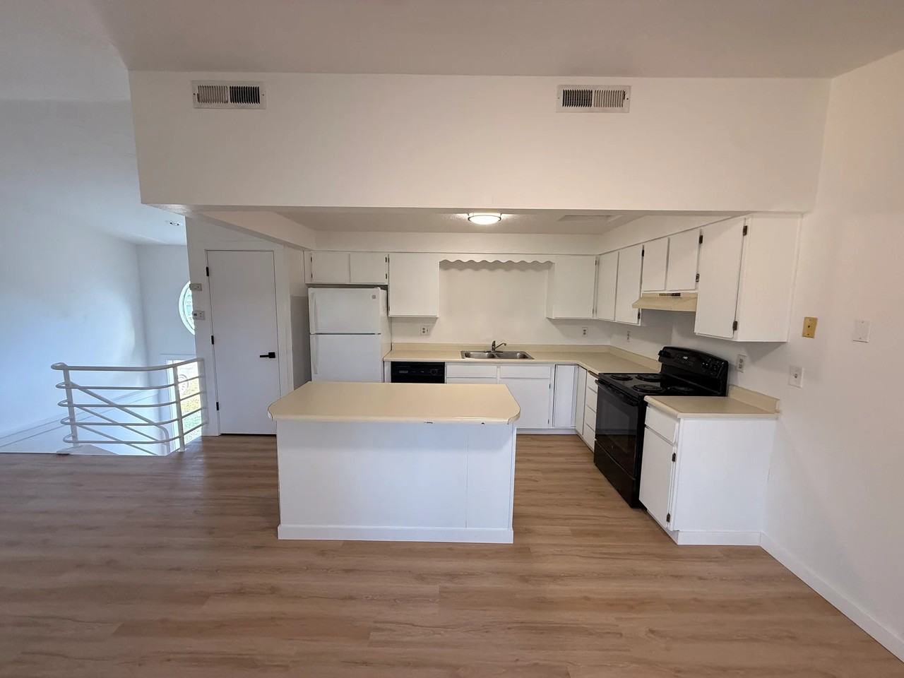 921 E Spruce Ave - Photo 5 of 13