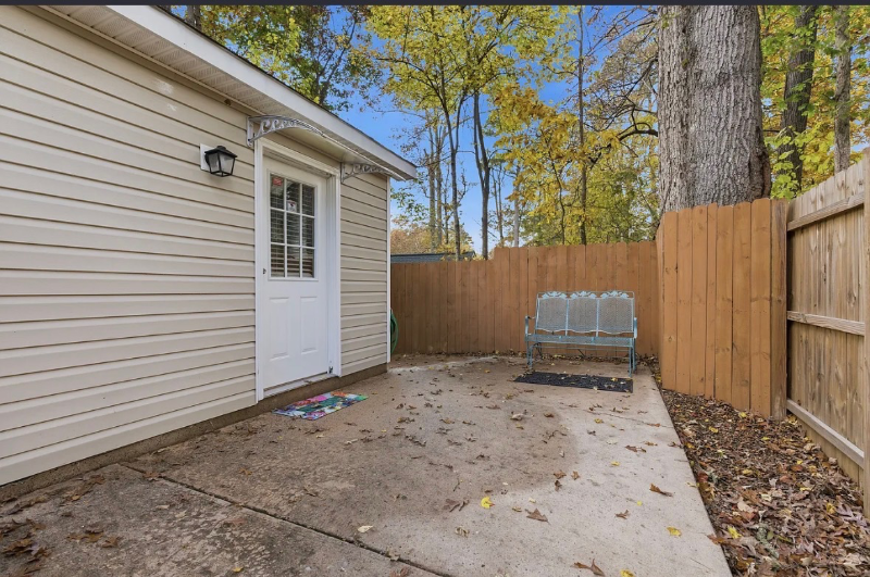 2690 Airplane Dr - Photo 2 of 7