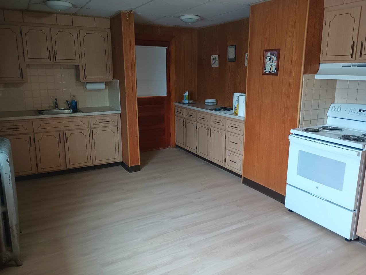 139 Sigourney St #2 - Photo 4 of 17