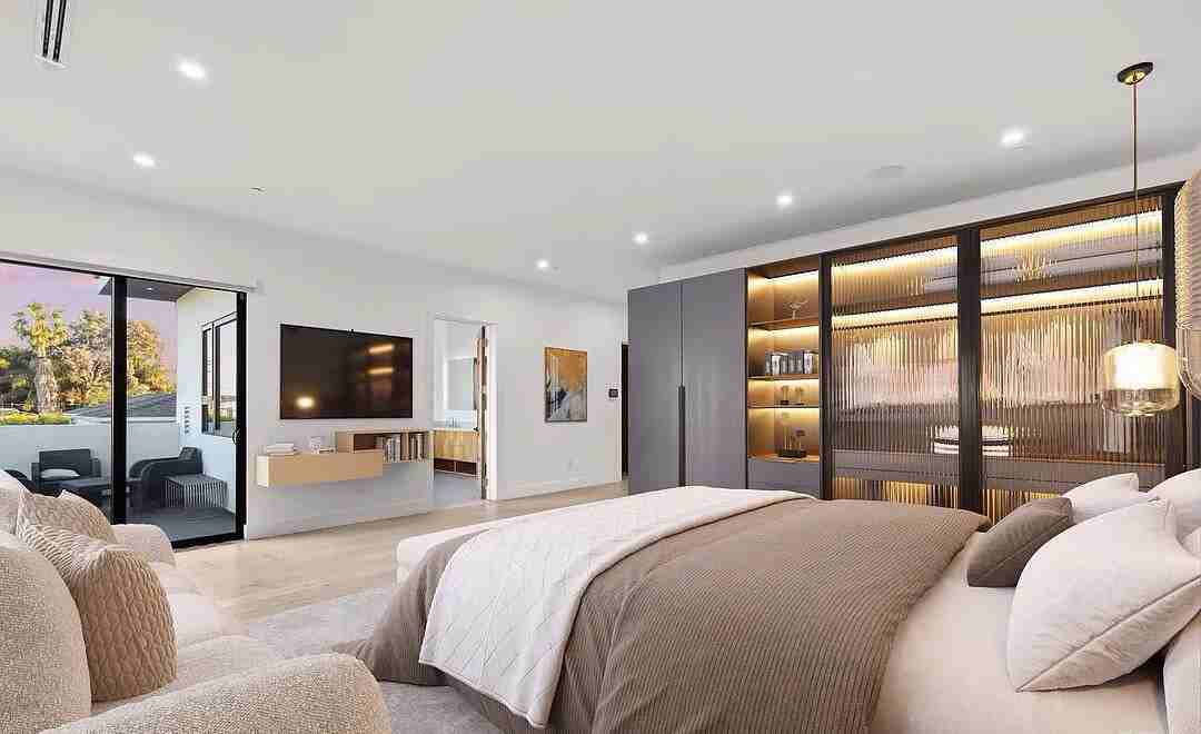 748 N Detroit St #NA - Photo 7 of 17