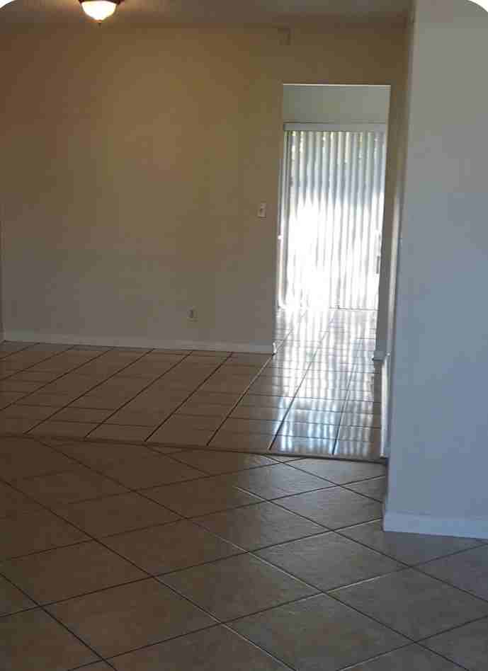 12395 Peconic Ct #12395 - Photo 5 of 8