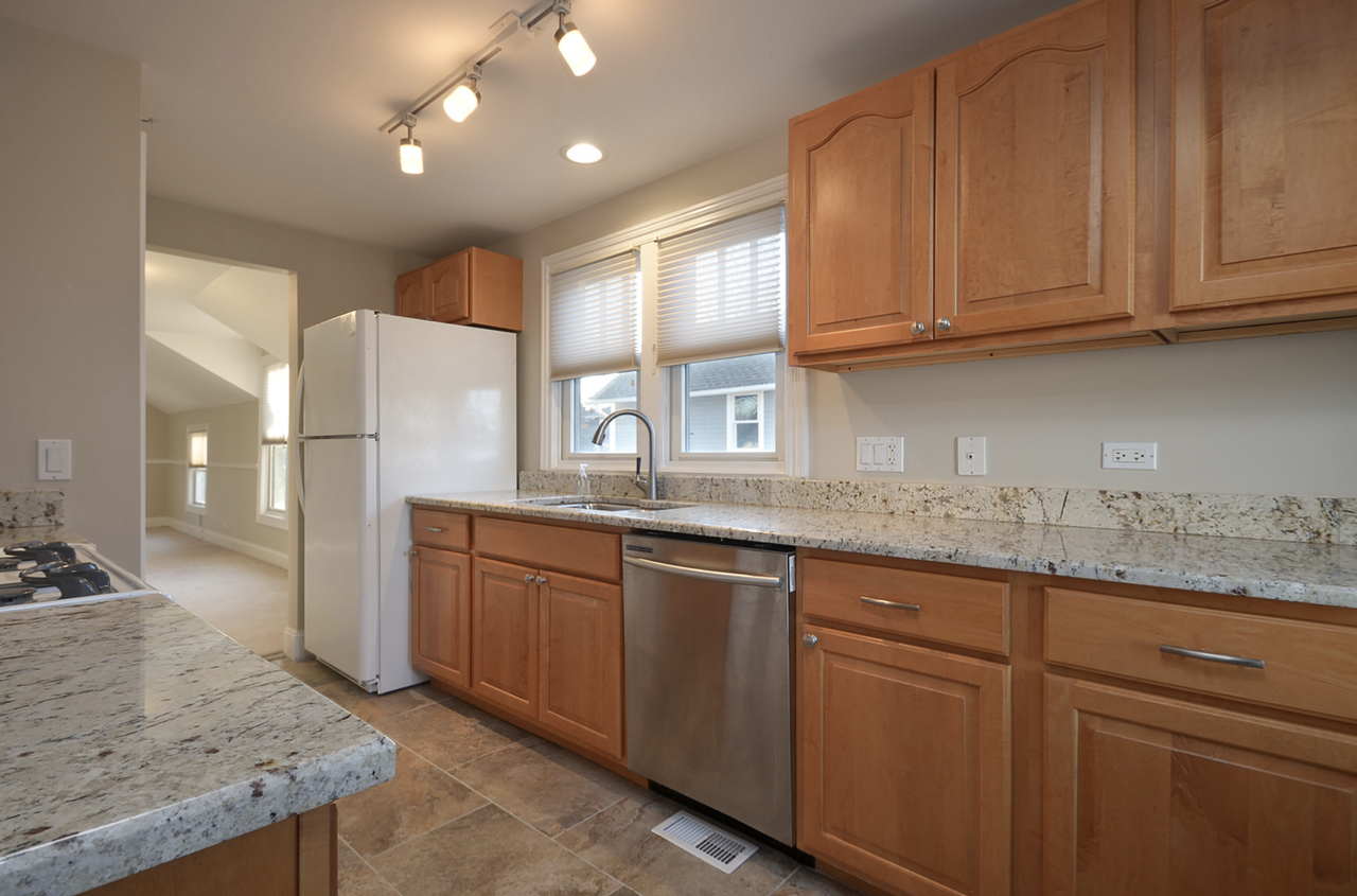 148 W Station St #2 - Photo 3 of 12