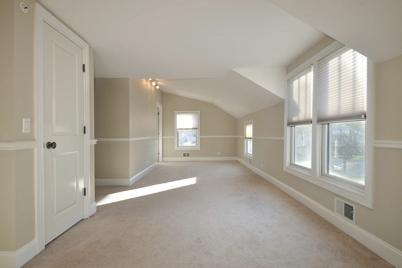 148 W Station St #2 - Photo 4 of 12