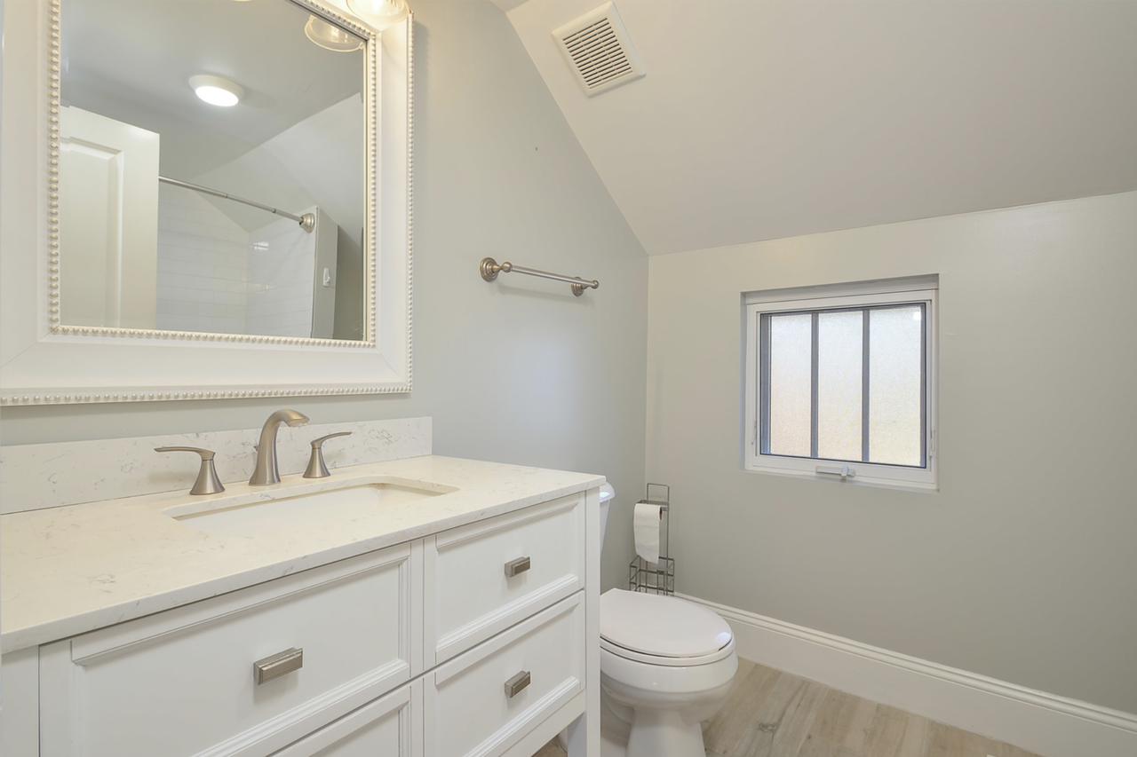 148 W Station St #2 - Photo 5 of 12