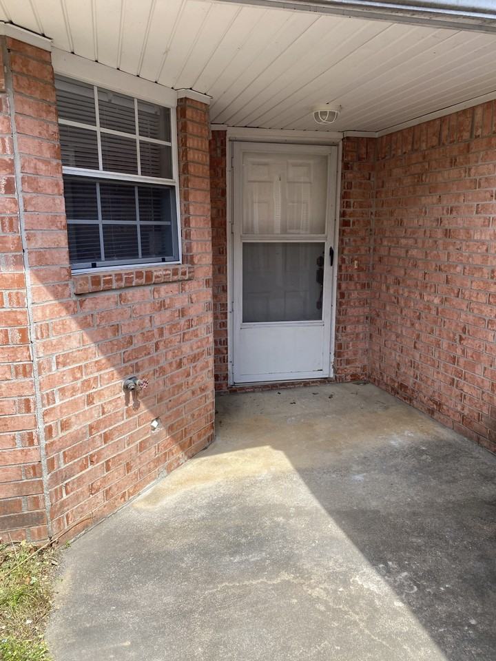 203 Fox Run Pl #B - Photo 2 of 11