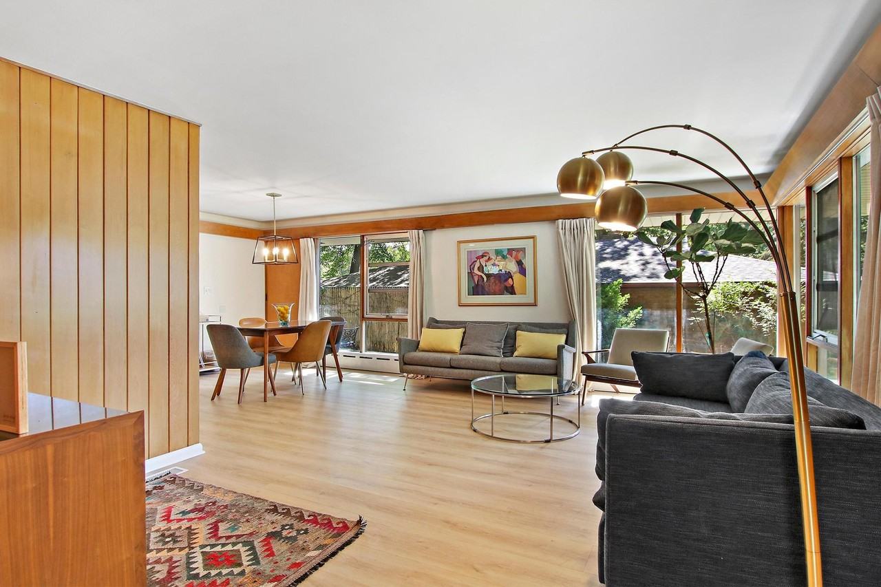 435 Lynn Ter - Photo 3 of 18