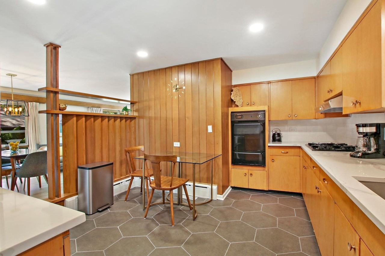 435 Lynn Ter - Photo 6 of 18