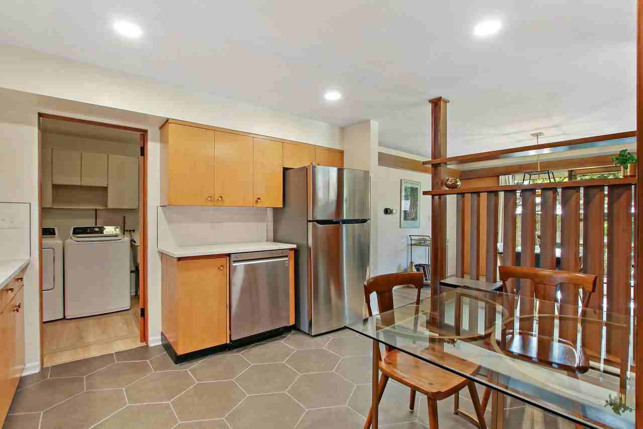 435 Lynn Ter - Photo 7 of 18