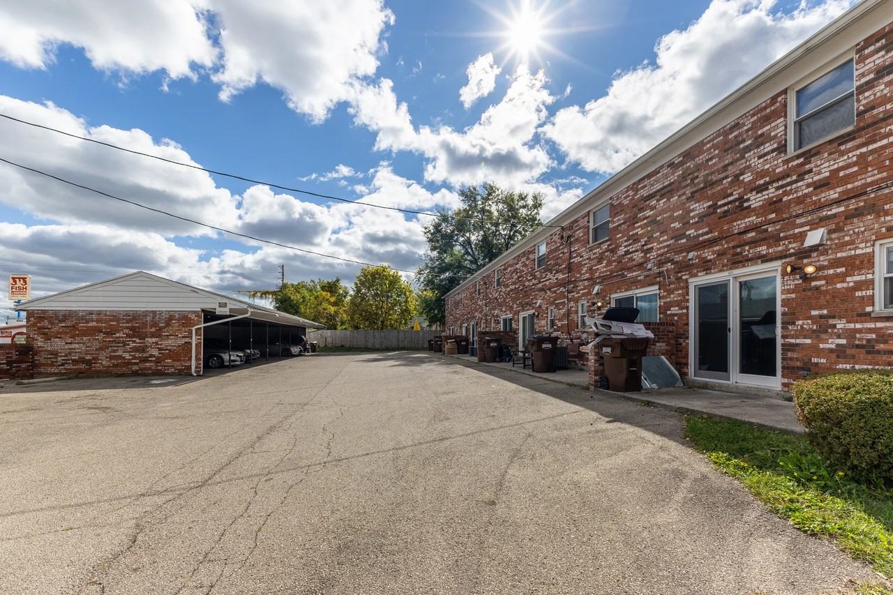 4624 Catalpa Dr - Photo 3 of 10